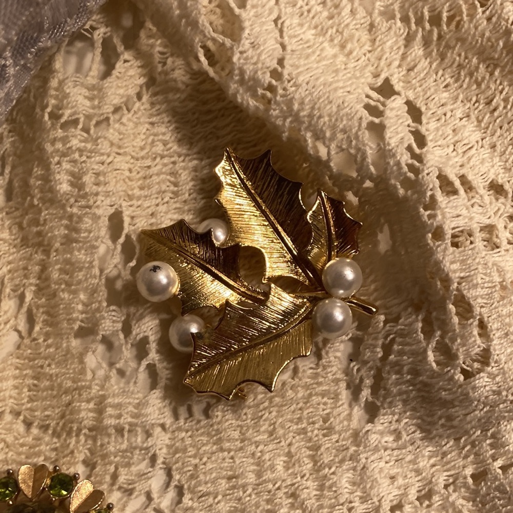 Two Pin Set - Picture 2 of 7